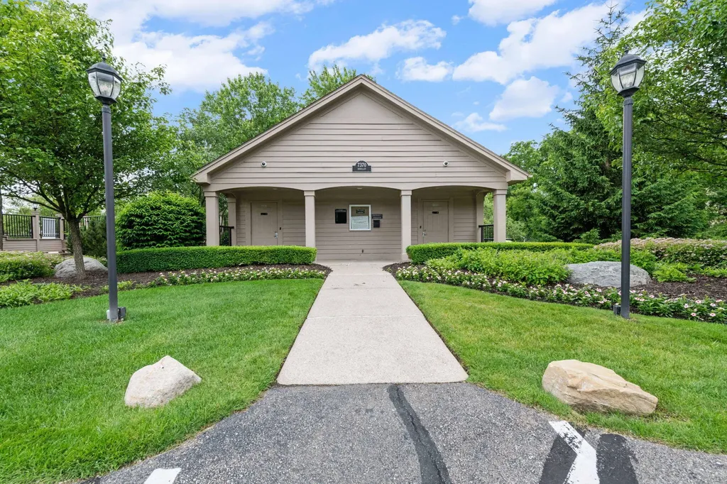 7256 Green Farm Road West Bloomfield Charter Township MI 48322