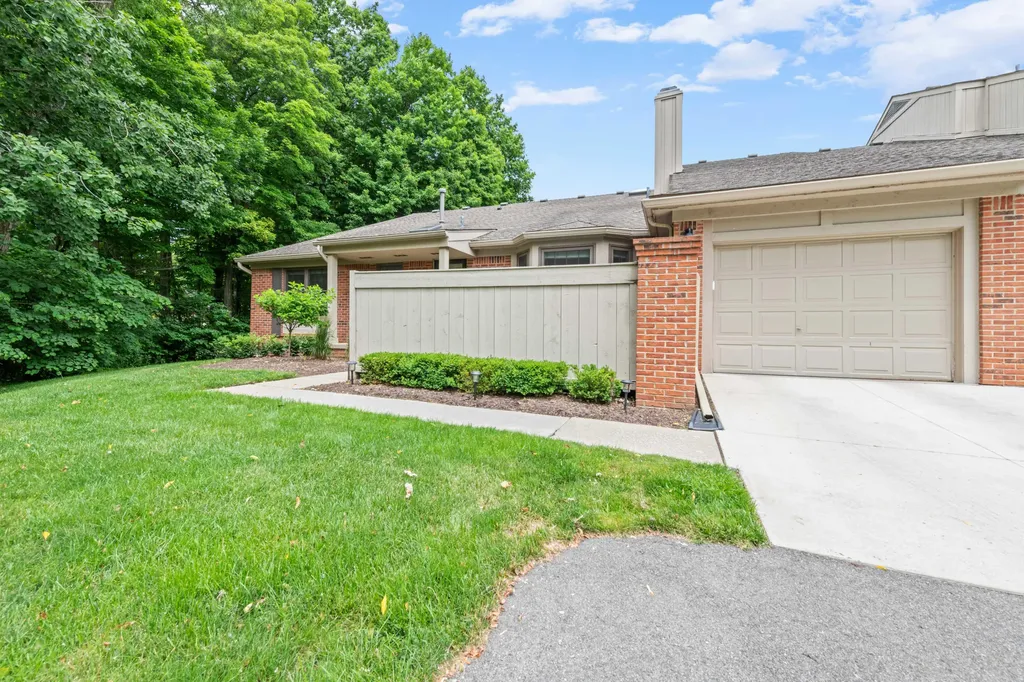 7256 Green Farm Road West Bloomfield Charter Township MI 48322