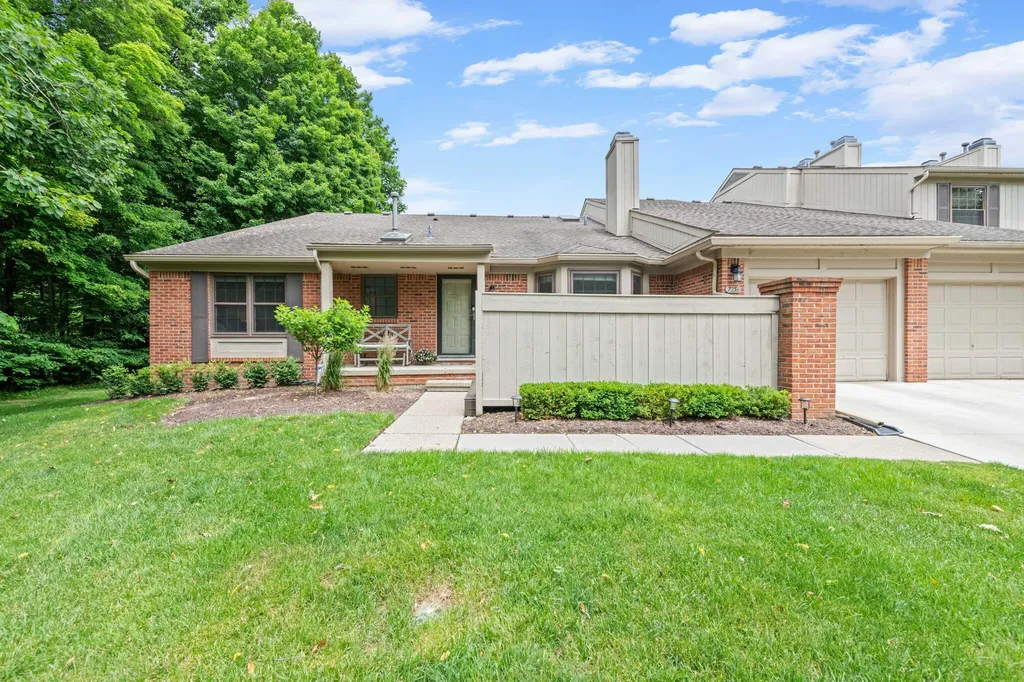 7256 Green Farm Road West Bloomfield Charter Township MI 48322