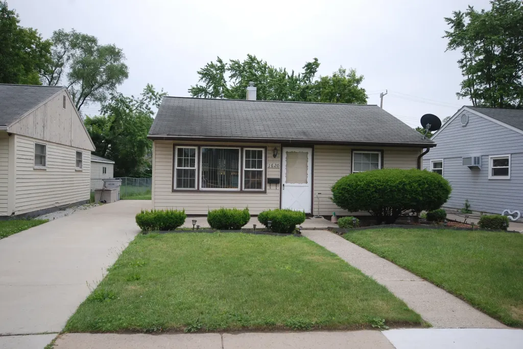 1620 E Meyers Avenue Hazel Park City MI 48030