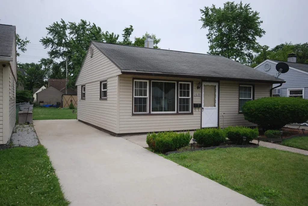 1620 E Meyers Avenue Hazel Park City MI 48030