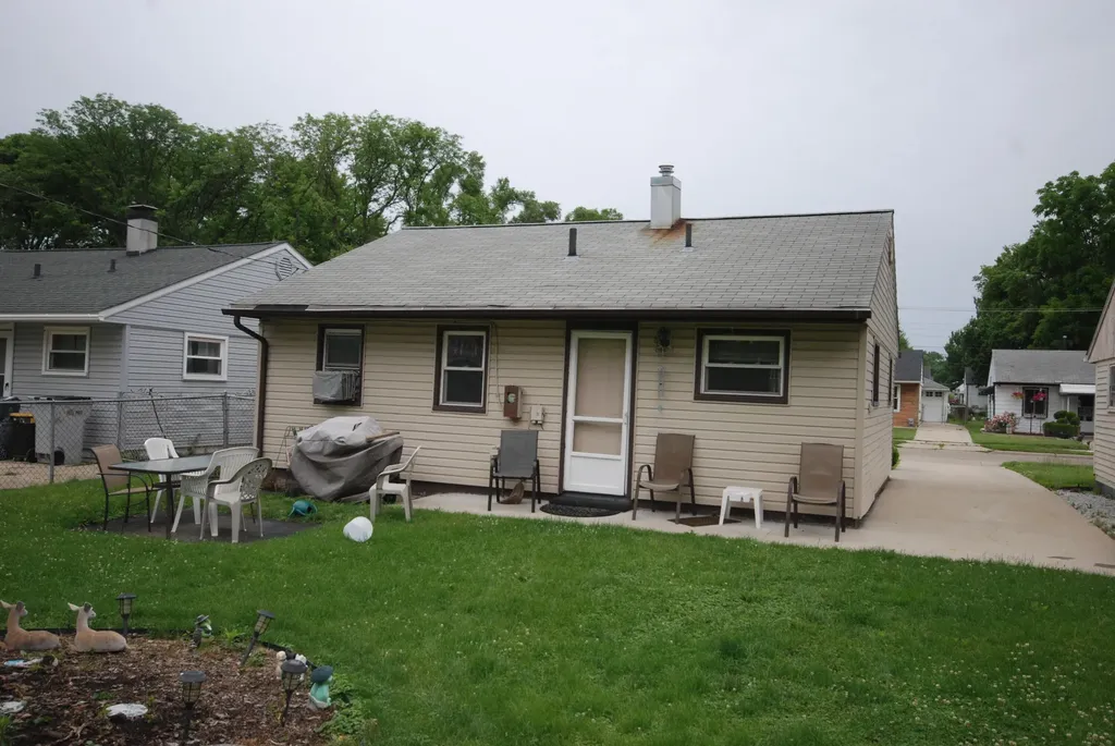 1620 E Meyers Avenue Hazel Park City MI 48030