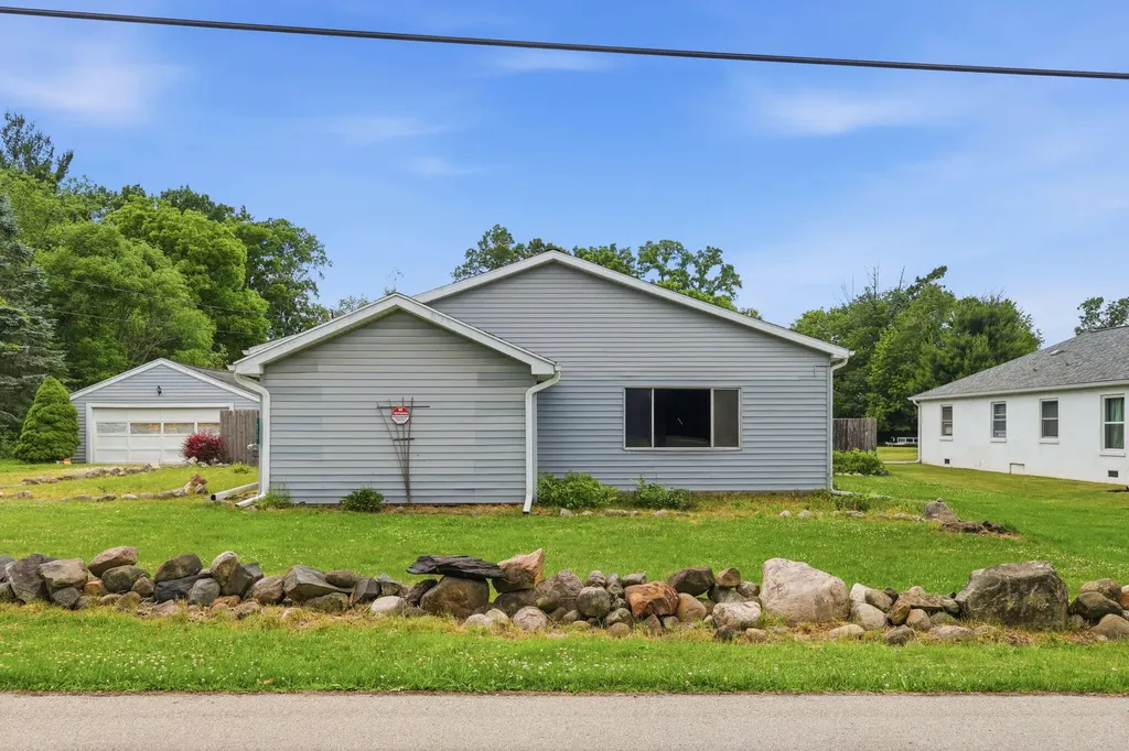 212 Woodland Avenue Blackman Charter Township MI 49203