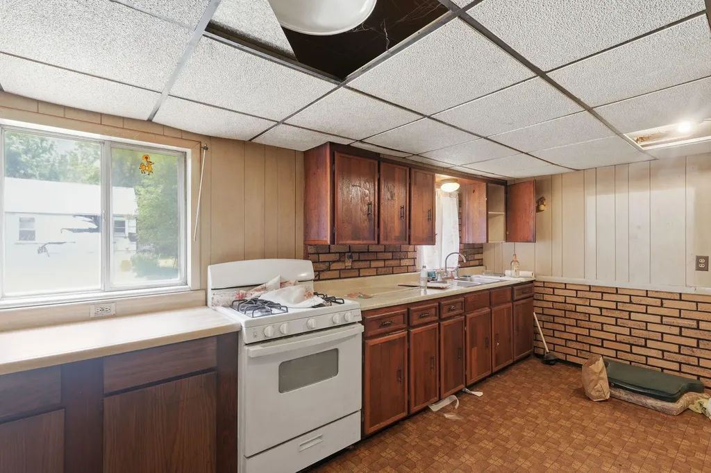 212 Woodland Avenue Blackman Charter Township MI 49203