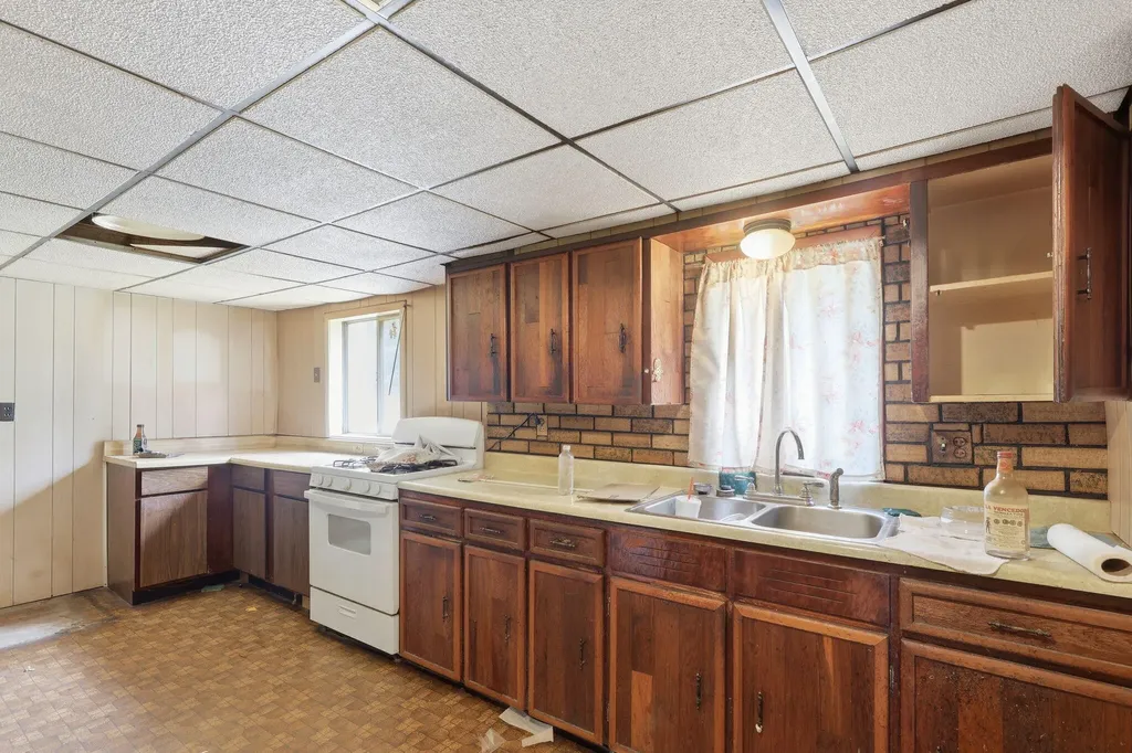 212 Woodland Avenue Blackman Charter Township MI 49203