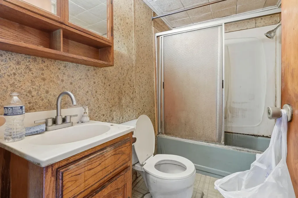 212 Woodland Avenue Blackman Charter Township MI 49203