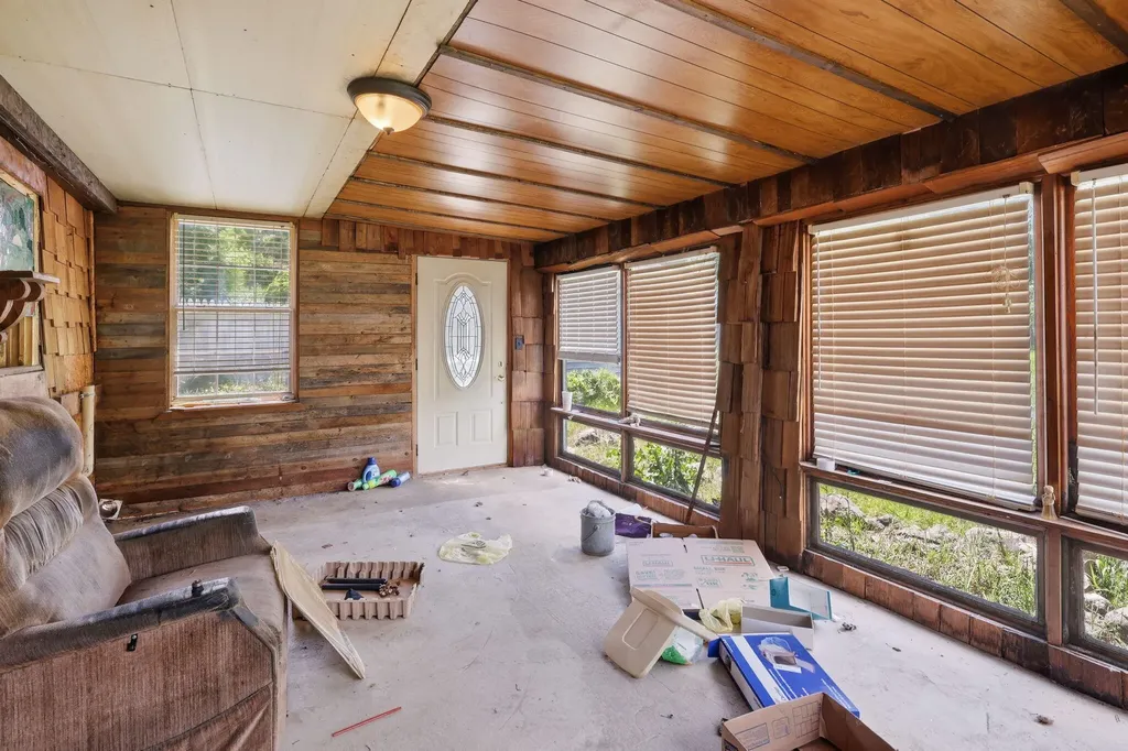 212 Woodland Avenue Blackman Charter Township MI 49203