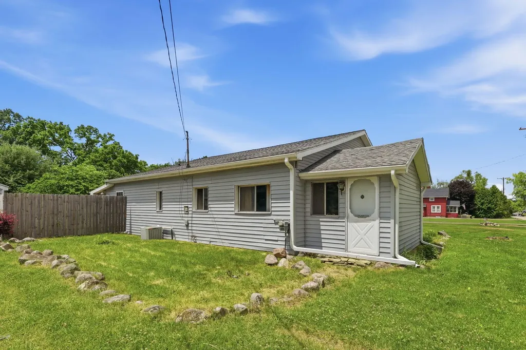 212 Woodland Avenue Blackman Charter Township MI 49203