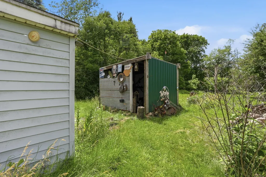 212 Woodland Avenue Blackman Charter Township MI 49203