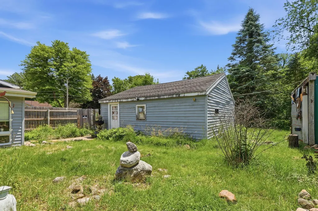 212 Woodland Avenue Blackman Charter Township MI 49203