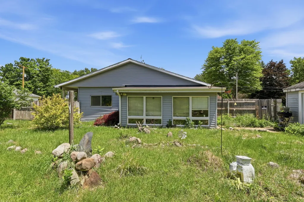 212 Woodland Avenue Blackman Charter Township MI 49203