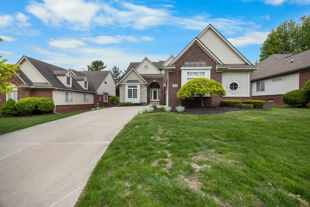 22273 Abington Drive Farmington Hills City MI 48335