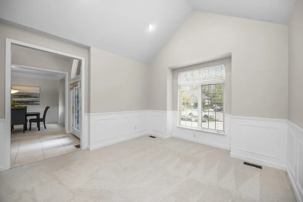 22273 Abington Drive Farmington Hills City MI 48335