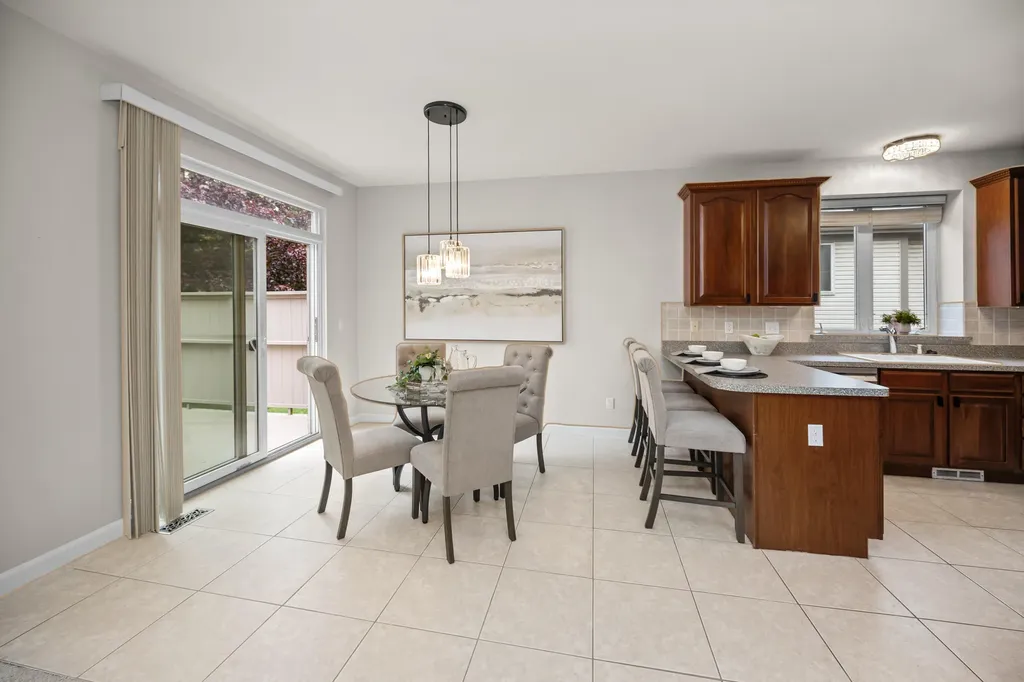 22273 Abington Drive Farmington Hills City MI 48335