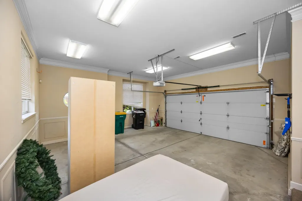 22273 Abington Drive Farmington Hills City MI 48335