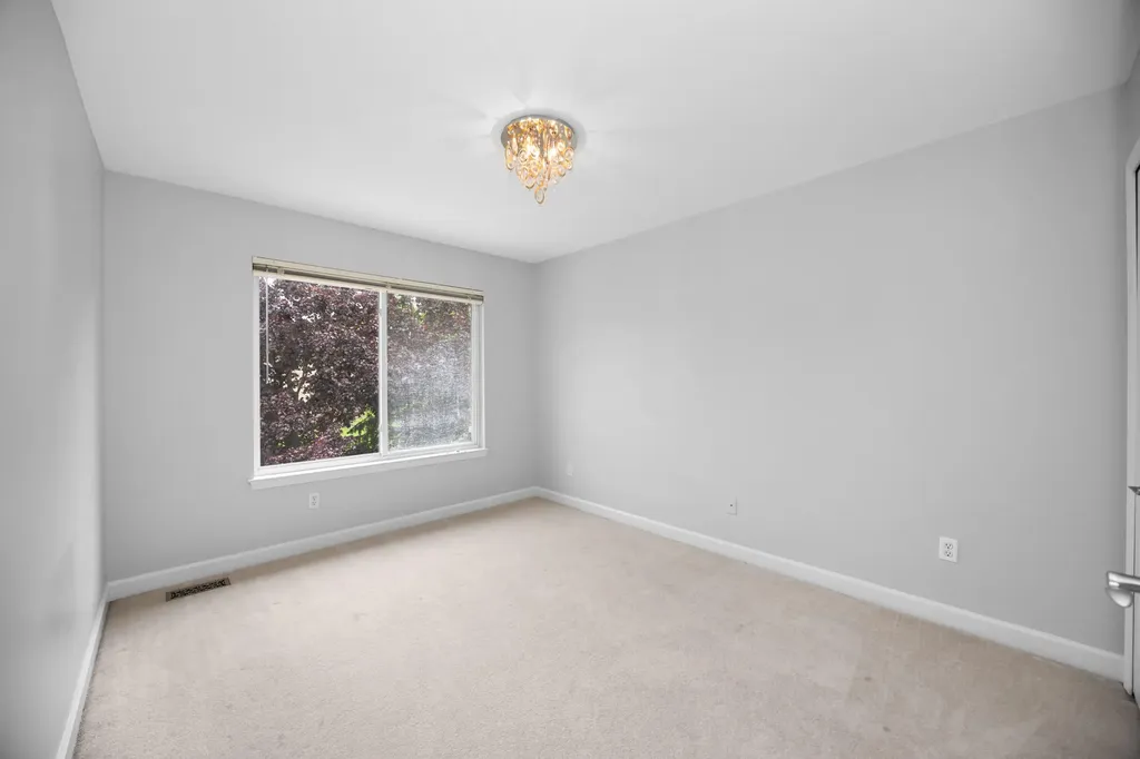 22273 Abington Drive Farmington Hills City MI 48335