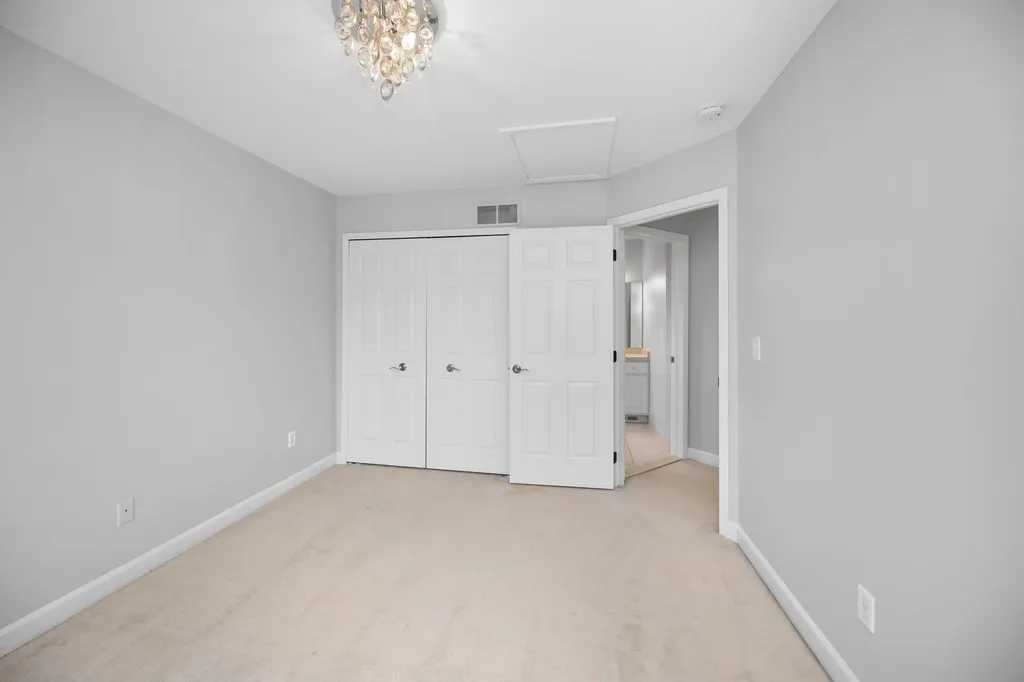 22273 Abington Drive Farmington Hills City MI 48335