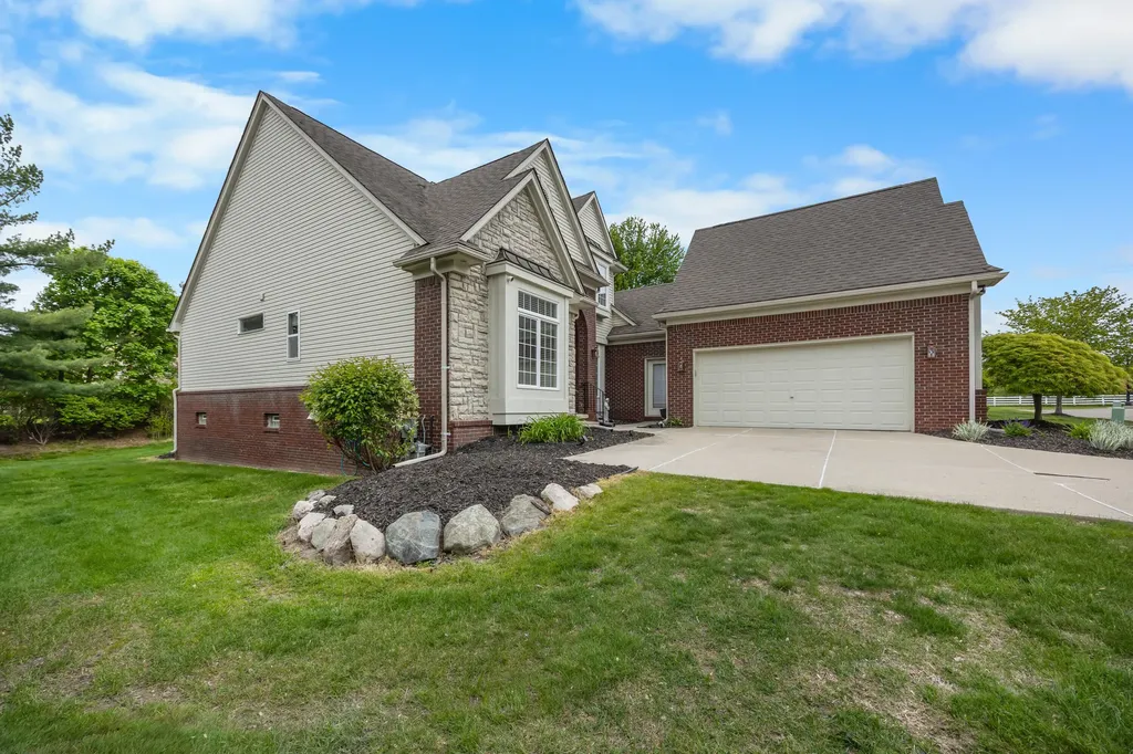 22273 Abington Drive Farmington Hills City MI 48335
