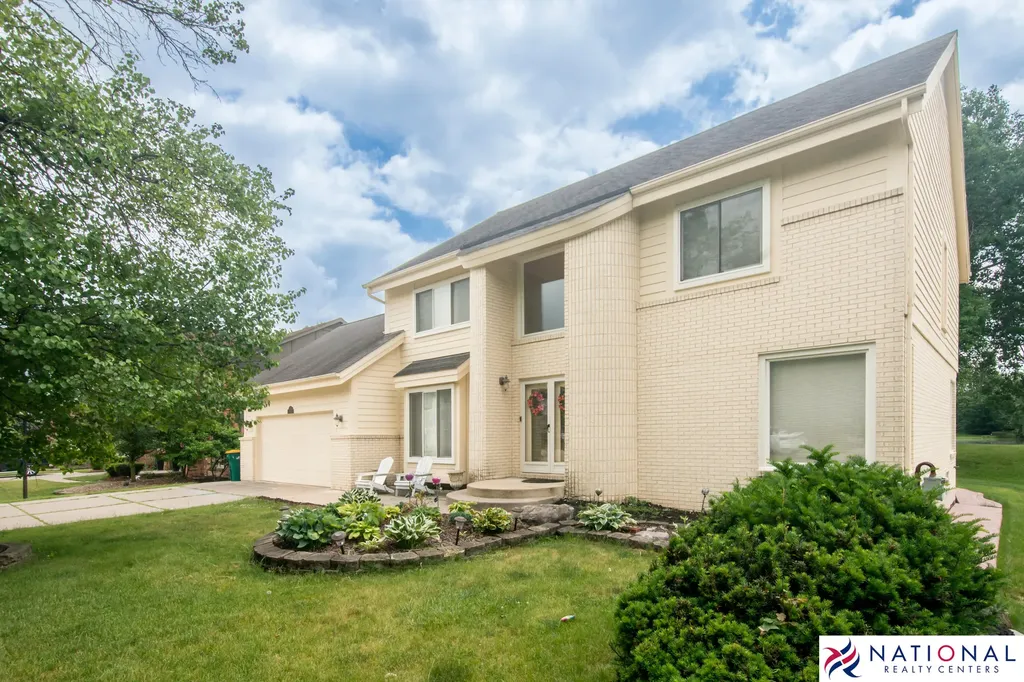 37709 Glengrove Drive Farmington Hills City MI 48331