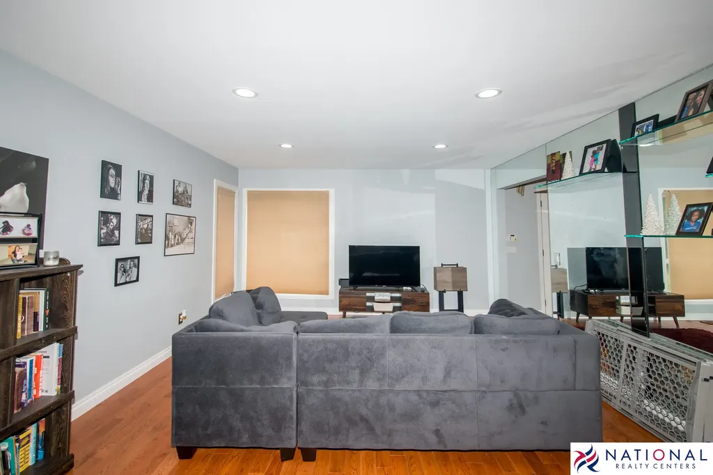 37709 Glengrove Drive Farmington Hills City MI 48331