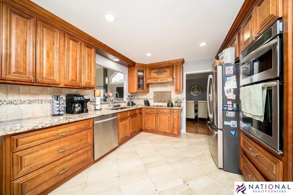 37709 Glengrove Drive Farmington Hills City MI 48331