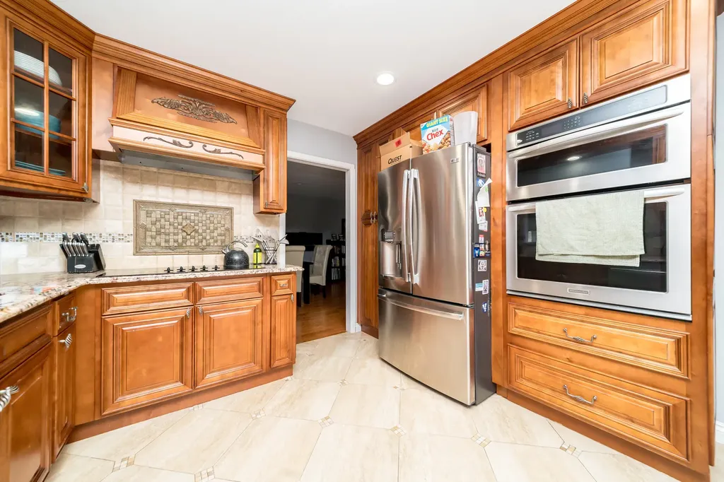 37709 Glengrove Drive Farmington Hills City MI 48331
