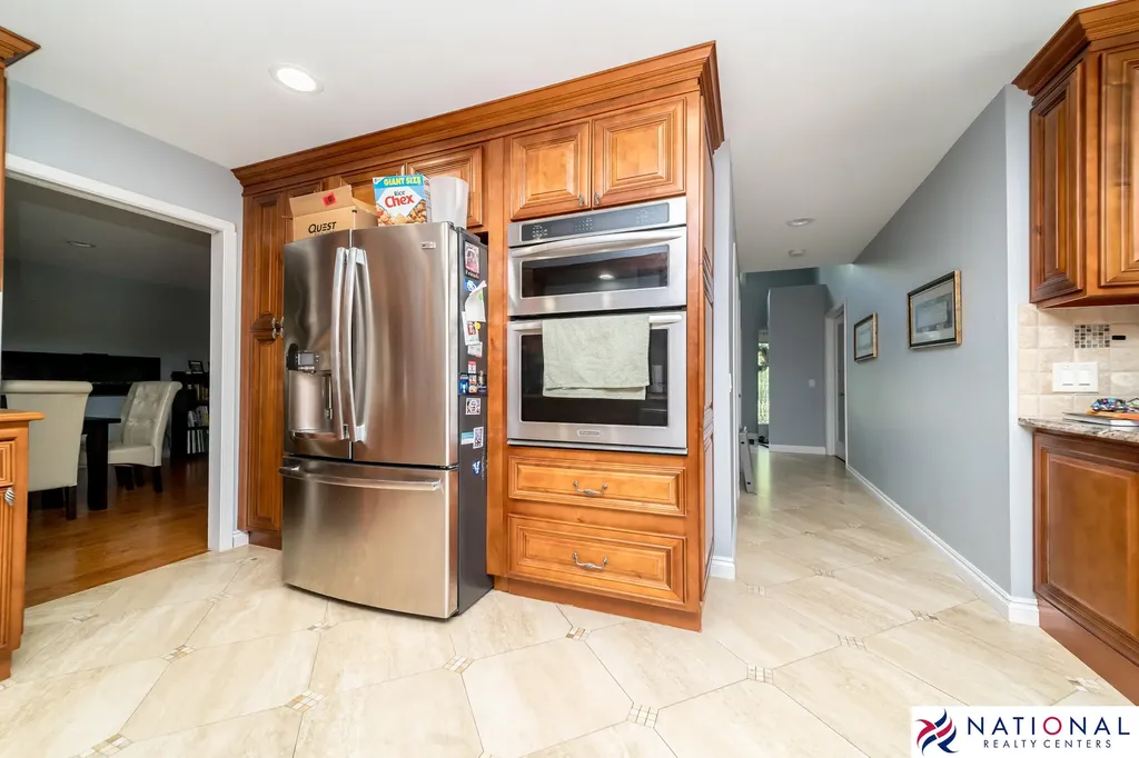 37709 Glengrove Drive Farmington Hills City MI 48331