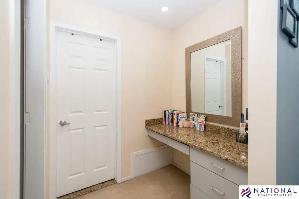 37709 Glengrove Drive Farmington Hills City MI 48331