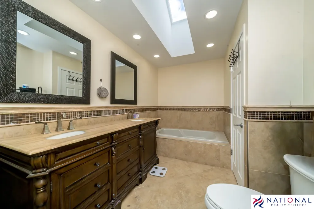 37709 Glengrove Drive Farmington Hills City MI 48331