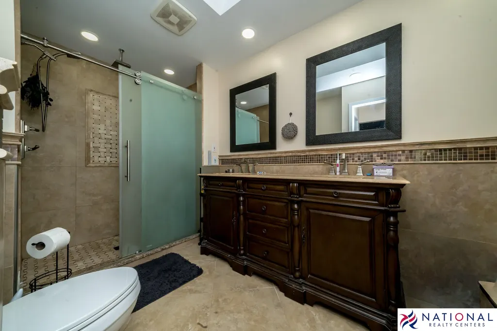 37709 Glengrove Drive Farmington Hills City MI 48331