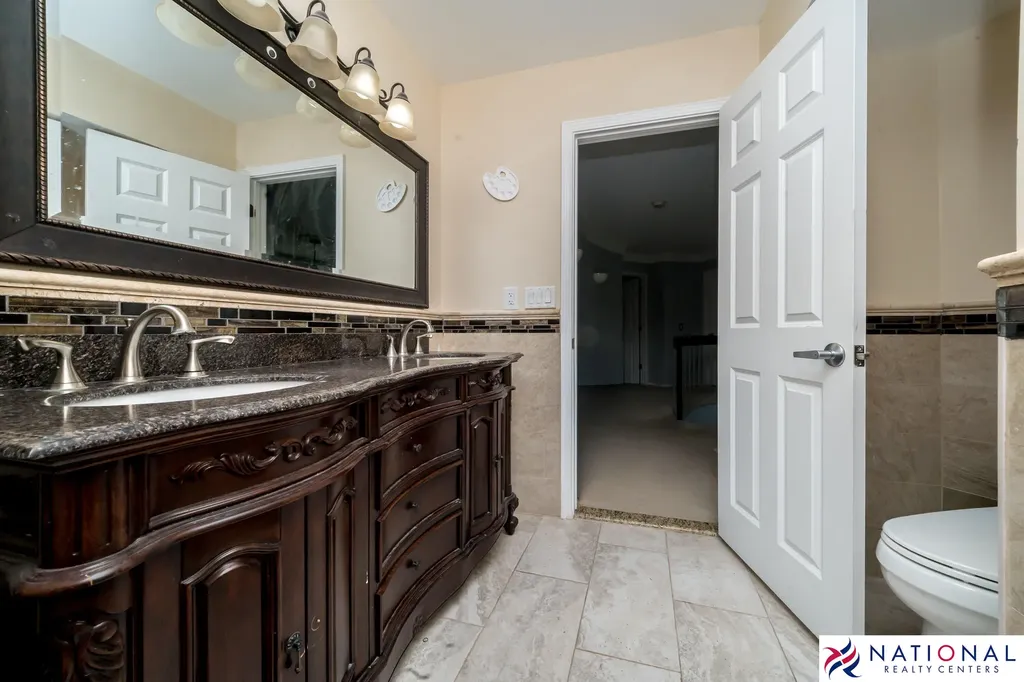 37709 Glengrove Drive Farmington Hills City MI 48331