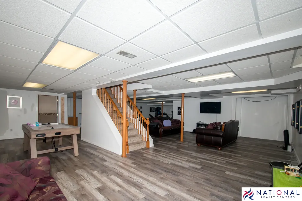 37709 Glengrove Drive Farmington Hills City MI 48331