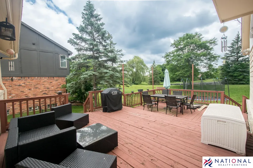 37709 Glengrove Drive Farmington Hills City MI 48331
