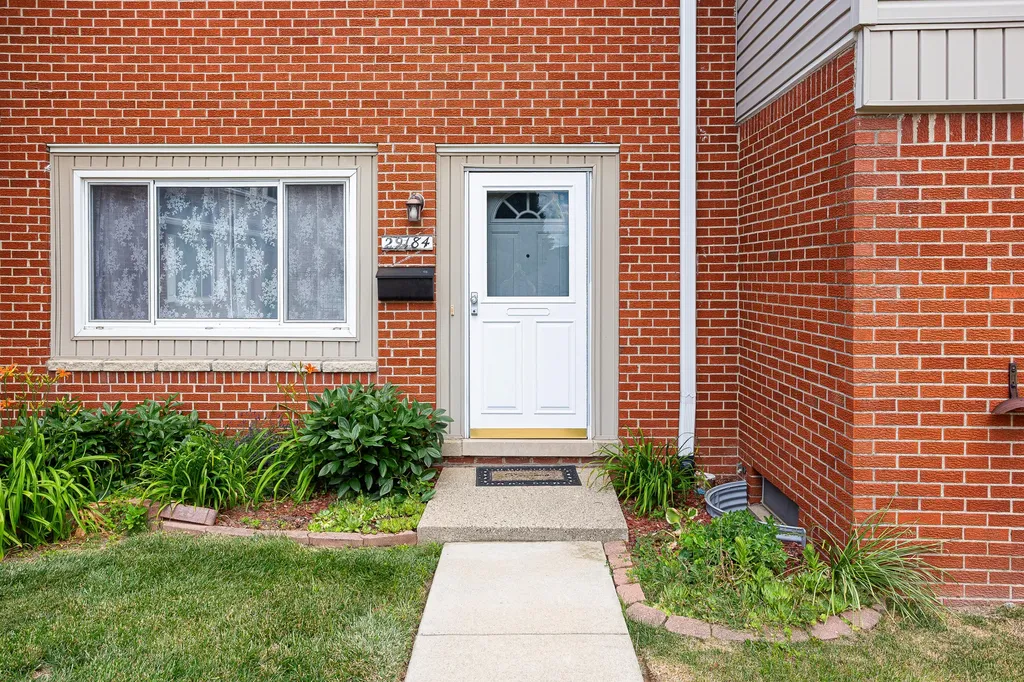 29184 Manchester Street Westland City MI 48185