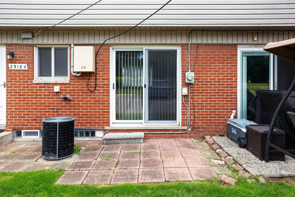 29184 Manchester Street Westland City MI 48185