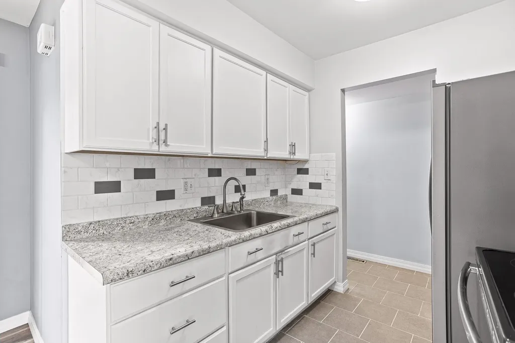 29184 Manchester Street Westland City MI 48185