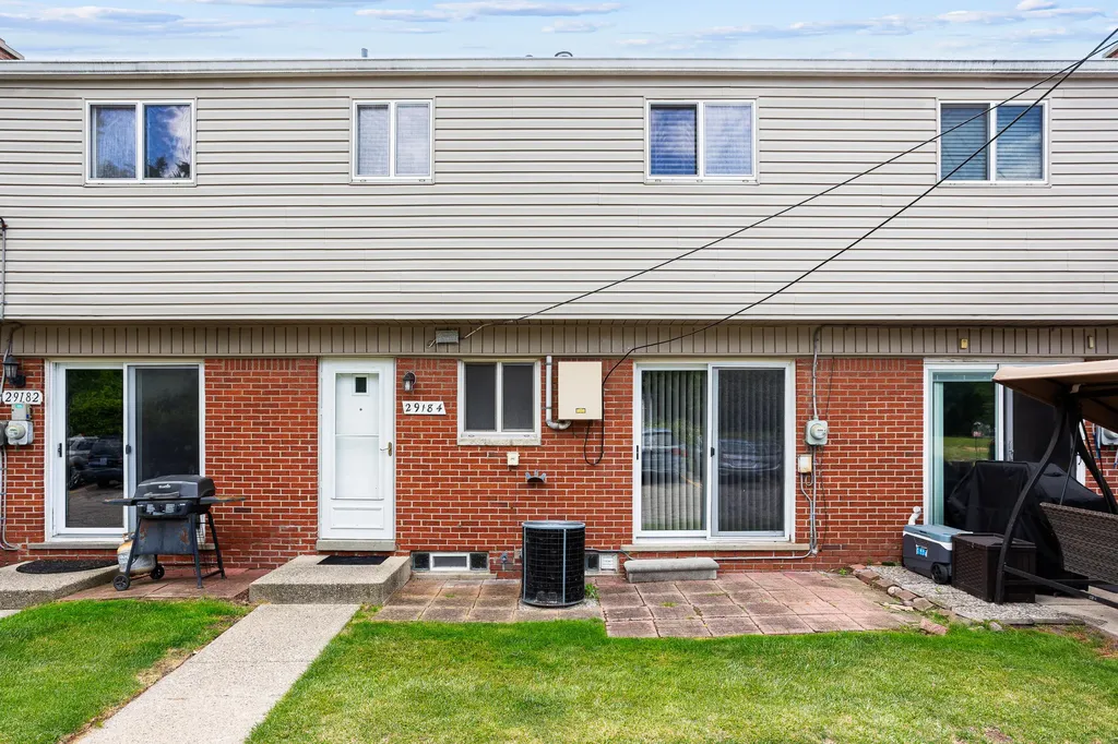 29184 Manchester Street Westland City MI 48185