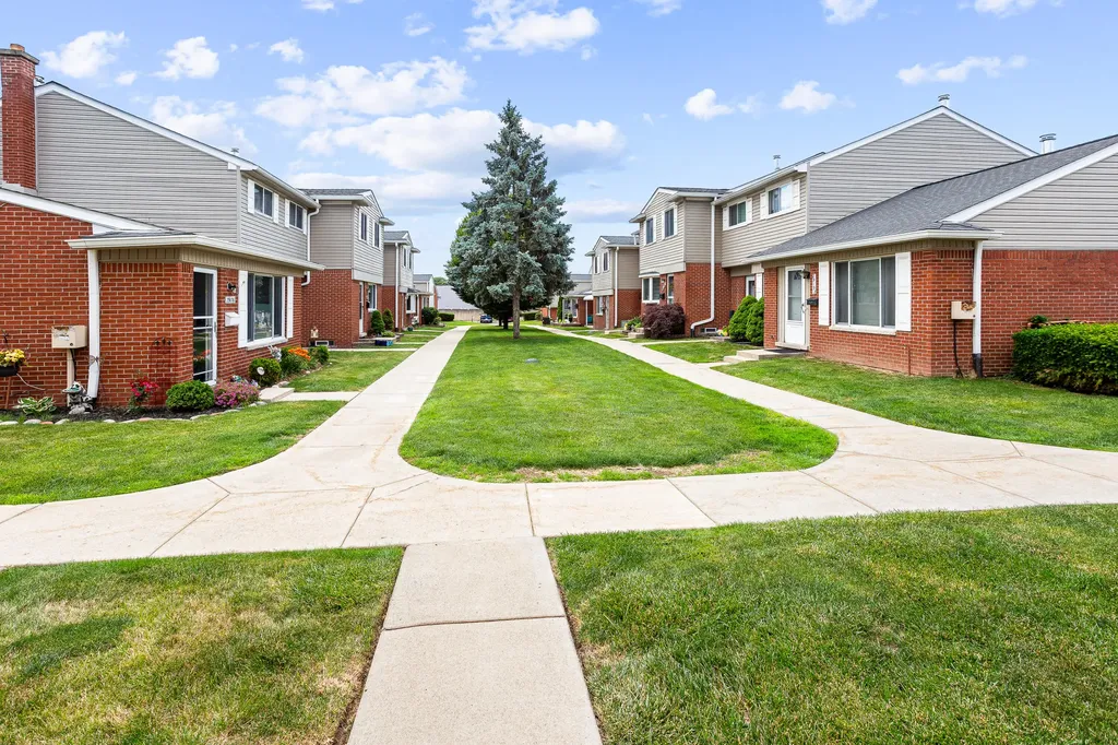 29184 Manchester Street Westland City MI 48185