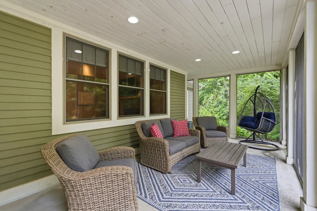 6240 Hiawatha Road Hamburg Township MI 48189