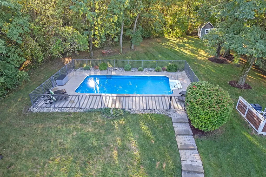 6240 Hiawatha Road Hamburg Township MI 48189