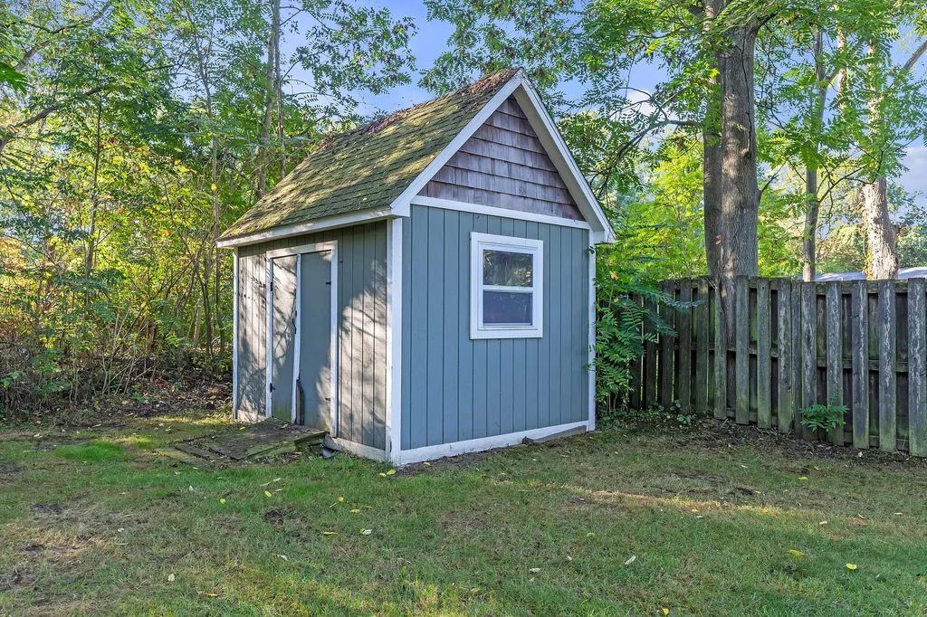6240 Hiawatha Road Hamburg Township MI 48189