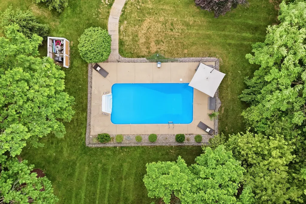6240 Hiawatha Road Hamburg Township MI 48189
