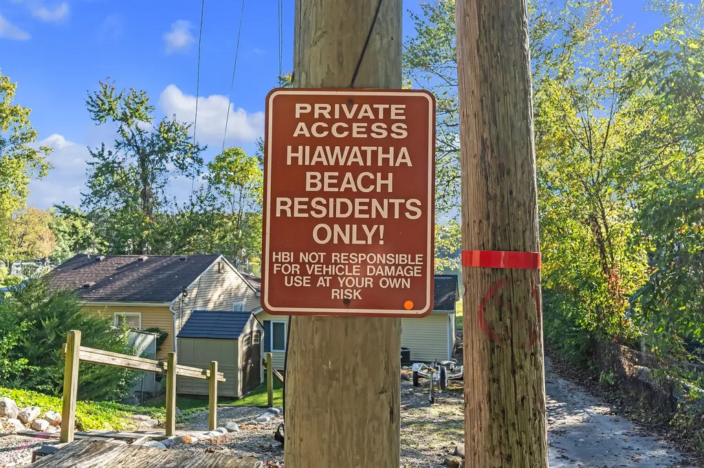 6240 Hiawatha Road Hamburg Township MI 48189
