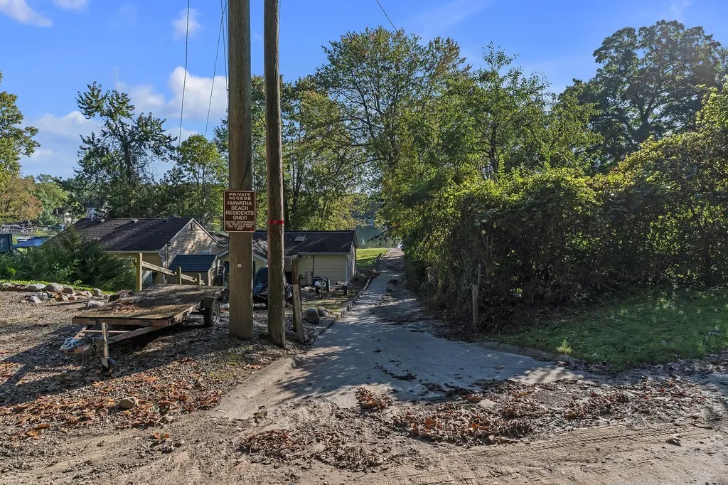 6240 Hiawatha Road Hamburg Township MI 48189