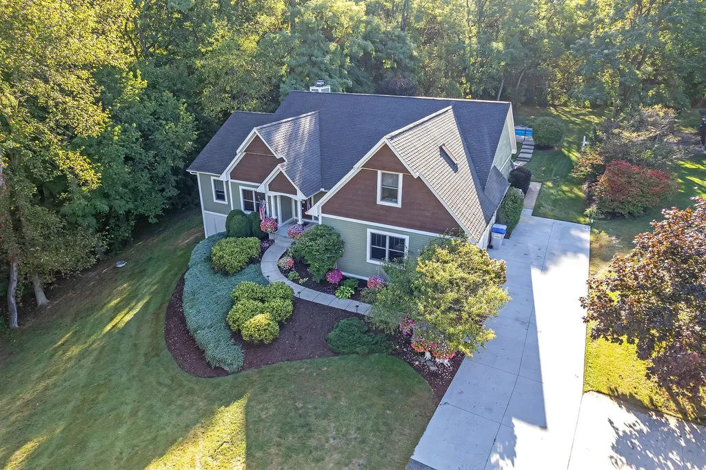 6240 Hiawatha Road Hamburg Township MI 48189