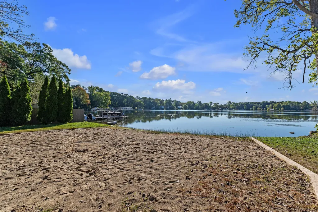6240 Hiawatha Road Hamburg Township MI 48189