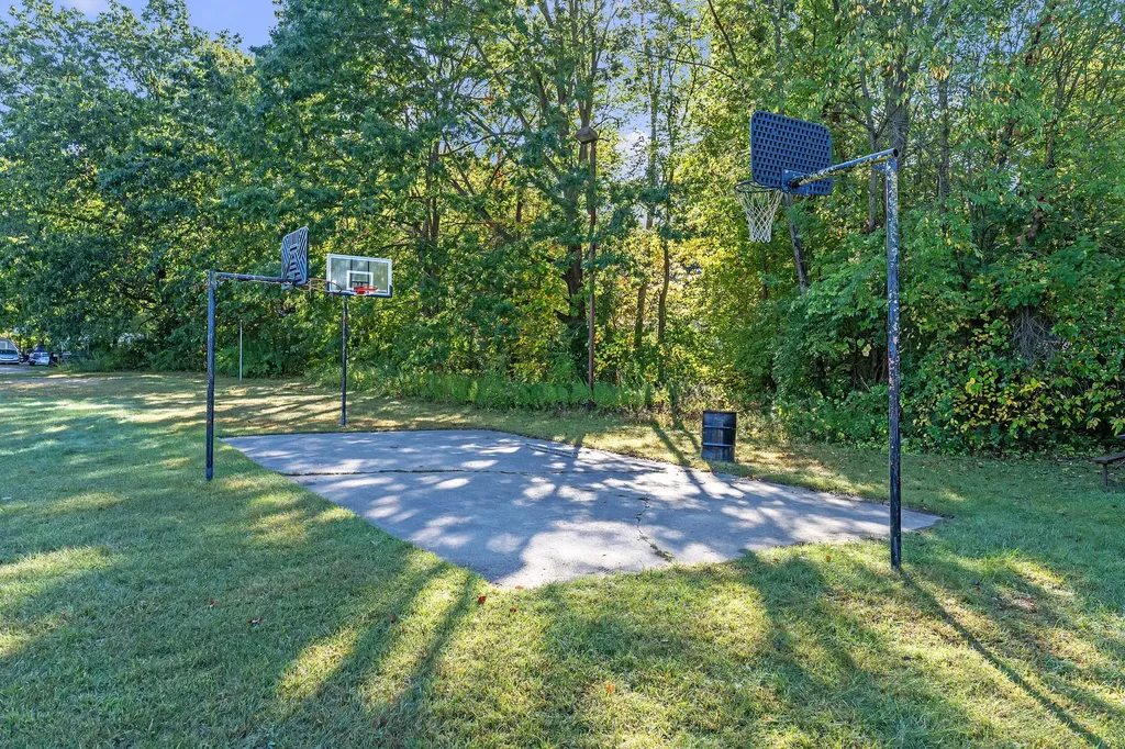 6240 Hiawatha Road Hamburg Township MI 48189