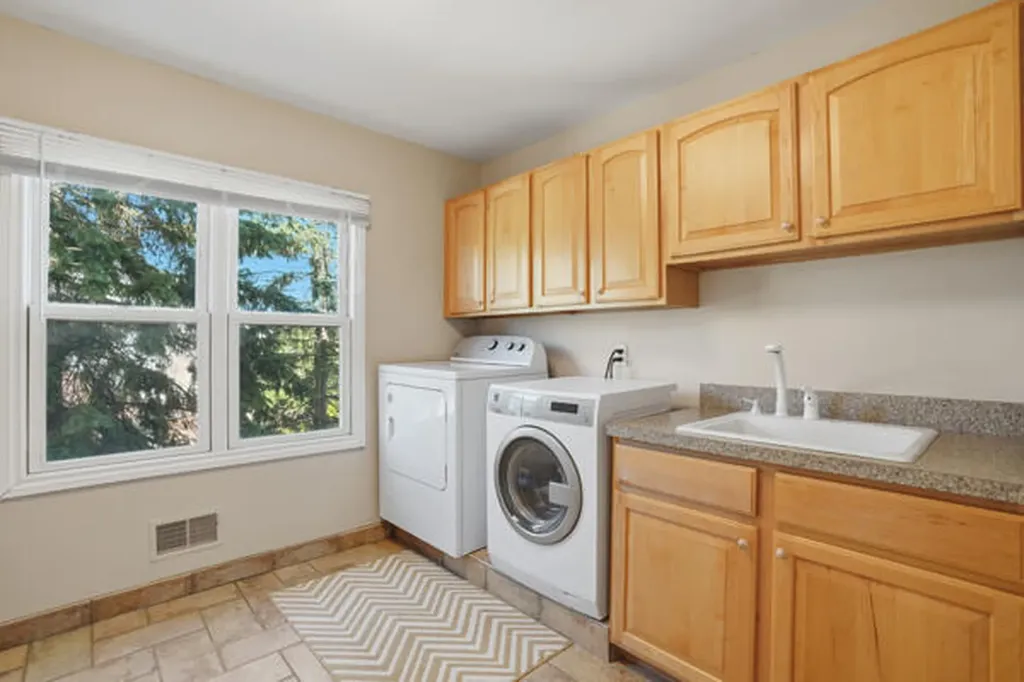 5693 Strawberry Circle Commerce Charter Township MI 48382