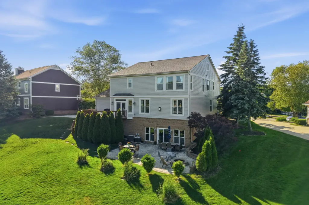 5693 Strawberry Circle Commerce Charter Township MI 48382
