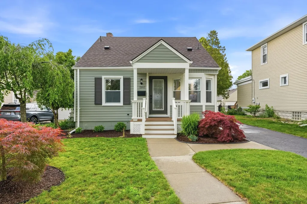1203 E 2nd Street Royal Oak City MI 48067
